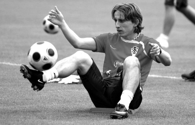 三分绝杀定胜局，布克全能爆发，杰伦格林赛后激动相拥