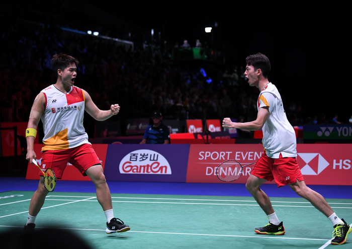 冠军之间的 冠军之间的